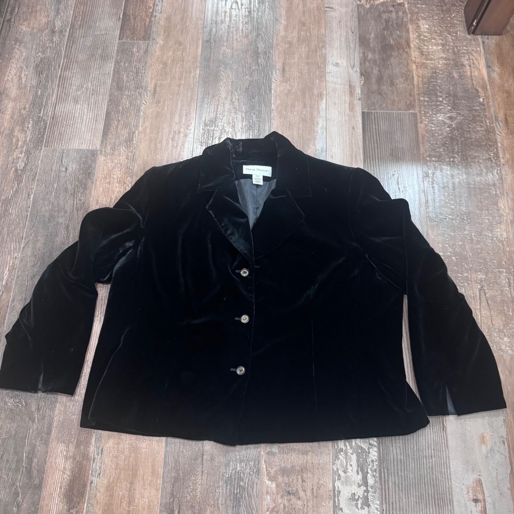 Rena Rowan VTG Black Silk Blend Velvet Blazer  3-Button Minimalist Whimsigoth